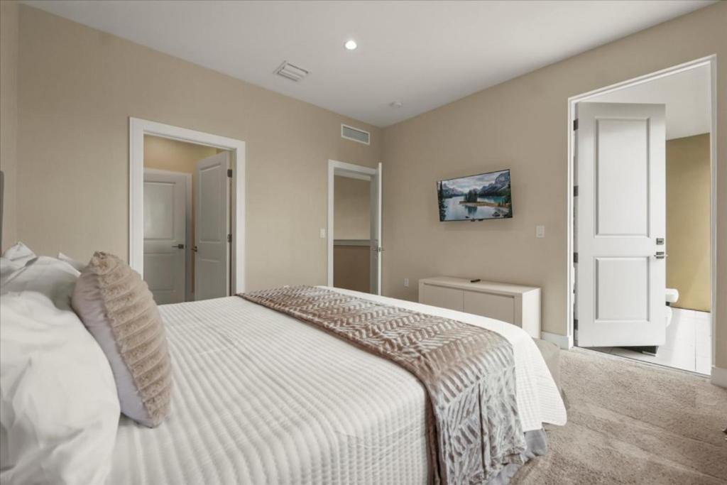 4 Bedrooms- 4,5 Bathrooms- Magic Village 3235 Ba Holiday home Orlando