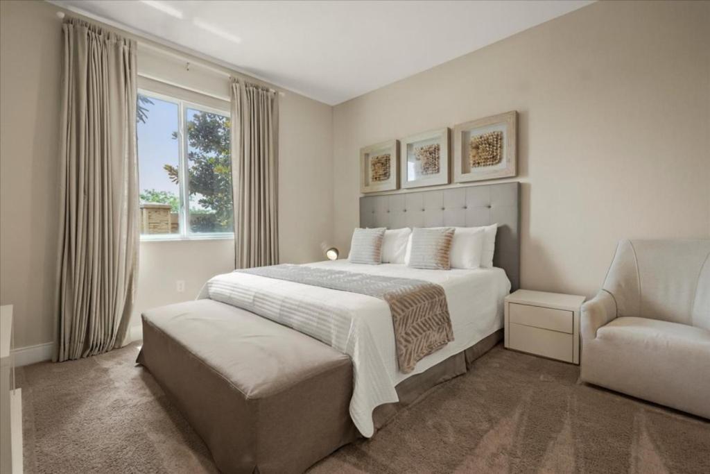 4 Bedrooms- 4,5 Bathrooms- Magic Village 3235 Ba *
