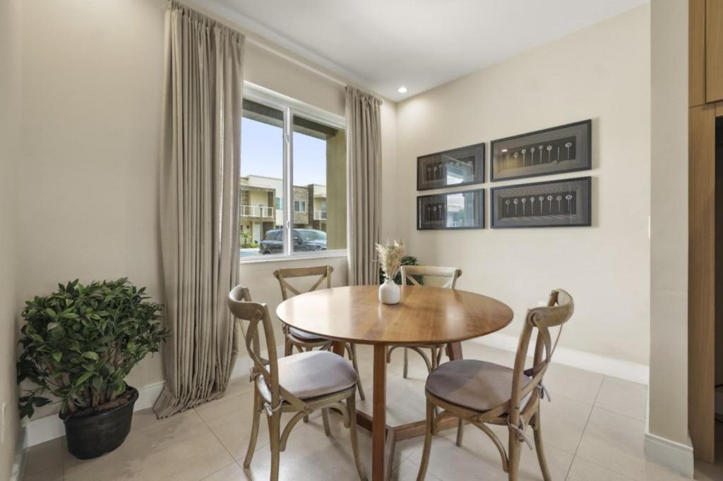 4 Bedrooms- 4,5 Bathrooms- Magic Village 3235 Ba Orlando