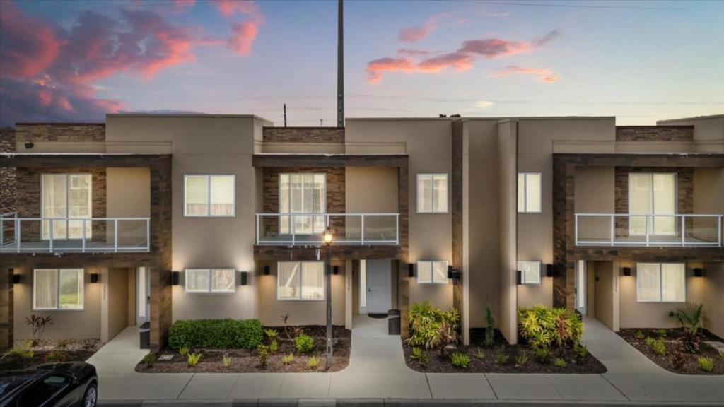 4 Bedrooms- 4,5 Bathrooms- Magic Village 3235 Ba