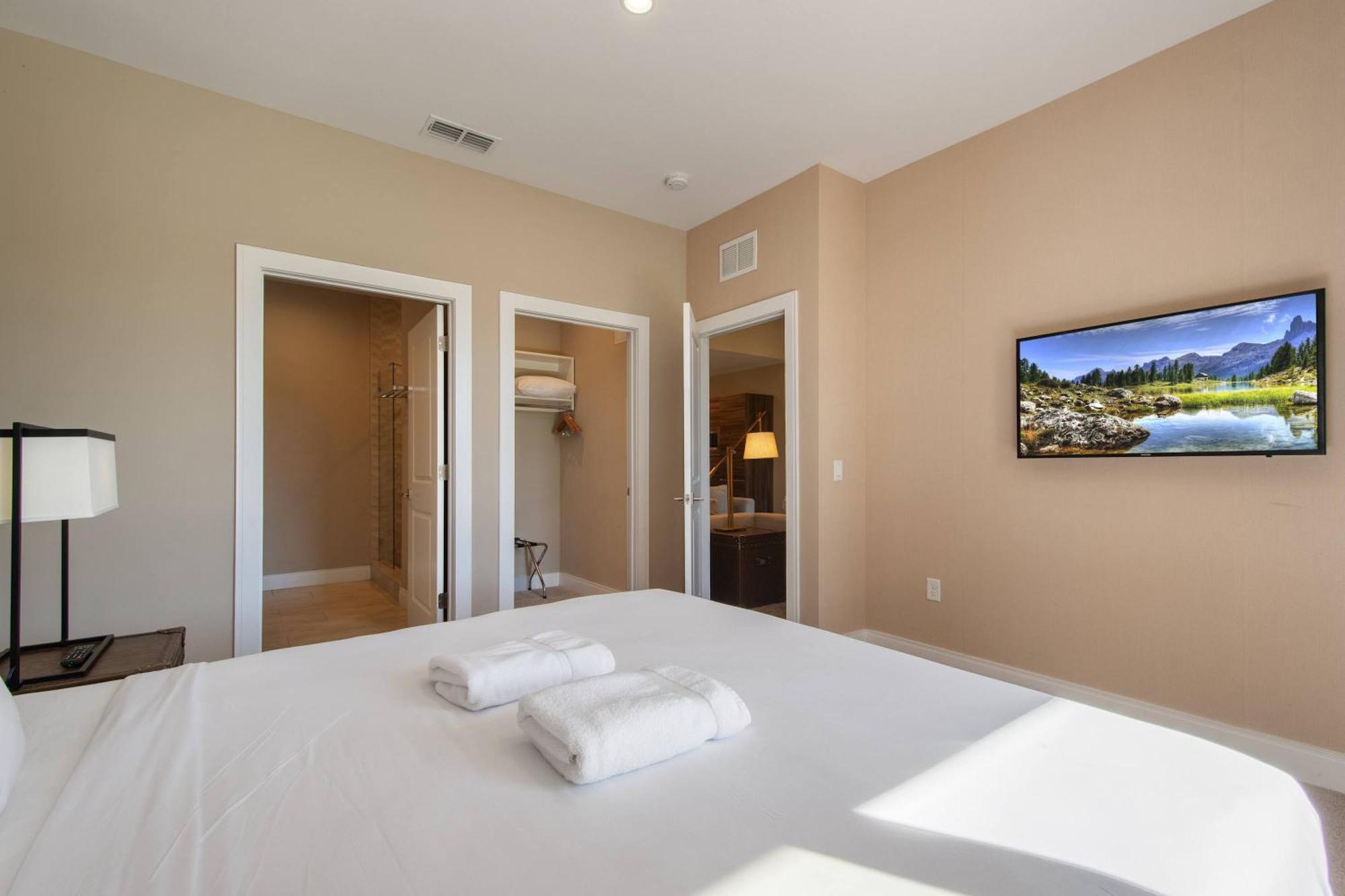 Luxurious Getaway | Chic Villa, Stunning Patio & Exclusive Perks! * Orlando