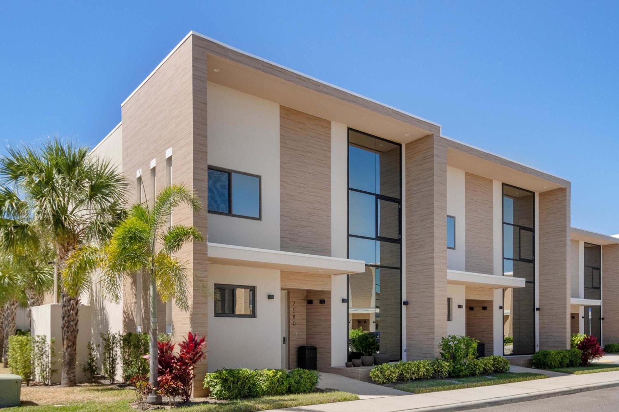 Chic | Stunning Patio, Amenities & Minutes From Parks Holiday home Orlando