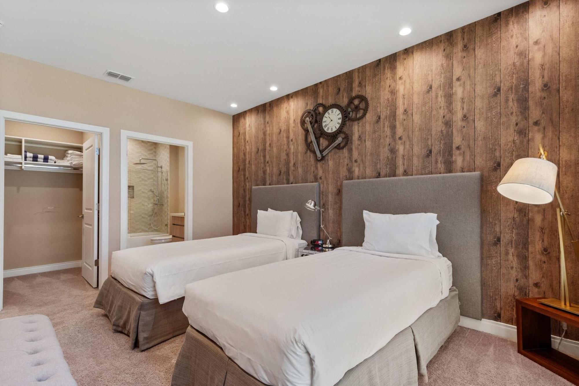 Chic | Stunning Patio, Amenities & Minutes From Parks Holiday home Orlando