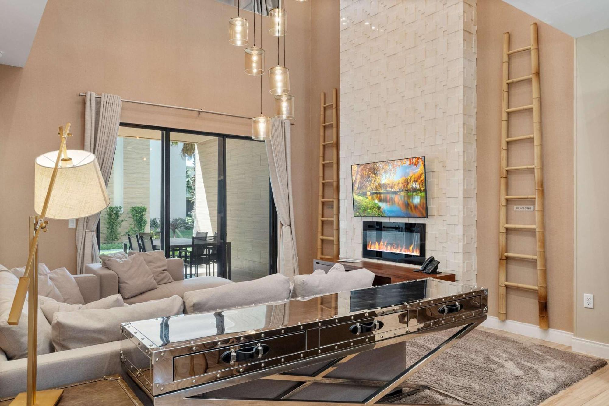 Chic | Stunning Patio, Amenities & Minutes From Parks Holiday home Orlando