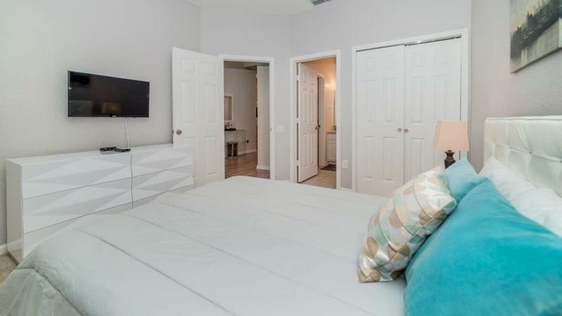 Holiday home Gorgeous 5 Bedroom 5 Bath Pool In Windsor Hills *