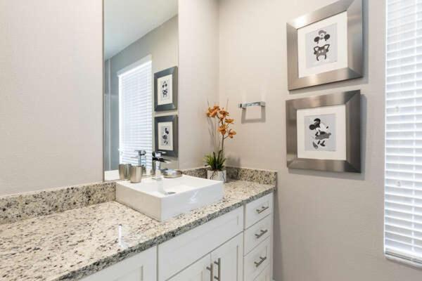 Villa 4 Bedroom 4 Ba Hidden Gem 5 Min To 1804ft² *