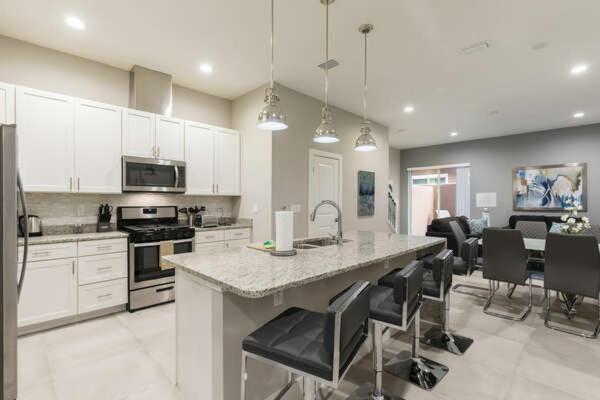 Villa 4 Bedroom 4 Ba Hidden Gem 5 Min To 1804ft² Orlando