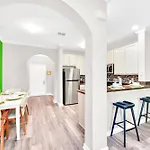 Modern 3Br Condo Near Disney- Pool And Hot Tub