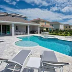 Spacious 8 Bdrm Retreat With Large Private Patio In Encore