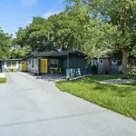 2Br Pool Escape Pet-Perfect, Kid-Approved