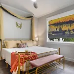 5 Bdr 4,5 Bth Villa - Pool Table - Fenced Yard