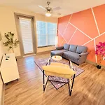Full Apartment, King Bed, Pet-Friendly, 15 Min To Parks, Resort-Style Amenities