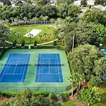 The Perch-2 Miles From Disney, Movie Theatre & Water Park