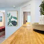 3Br Oasis Dt Orl, Full Kitchen & Fenced Yard!