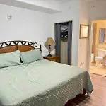 Beautiful Orlando Lakefront Condo 5 Minutes From Disney