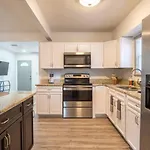2Br Stay Fast Wi-Fi Pet Friendly