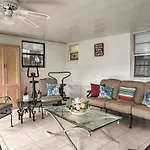 Quiet Home Near Shopping And 15 Miles From Orlando!