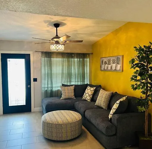 6 Bedrooms Cluethemed Home Near Parks