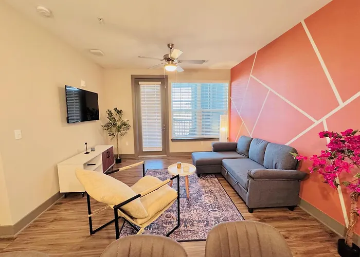 Full Apartment, King Bed, Pet-Friendly, 15 Min To Parks, Resort-Style Amenities