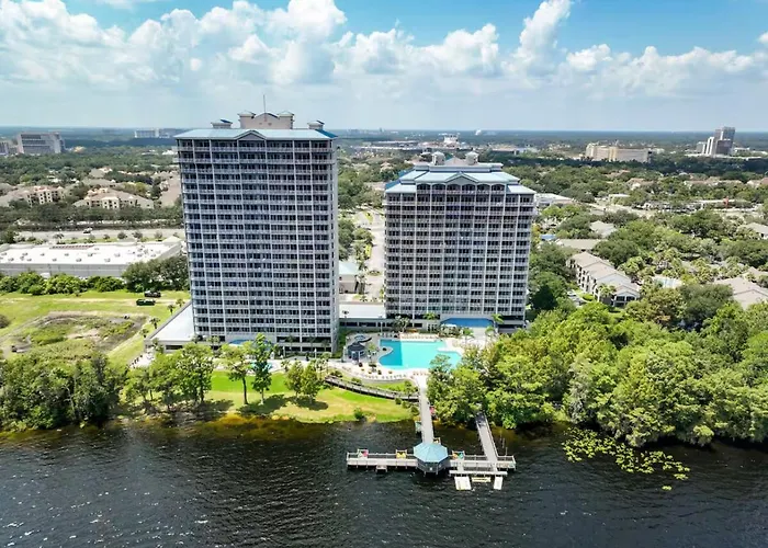 Beautiful Orlando Lakefront Condo 5 Minutes From Disney