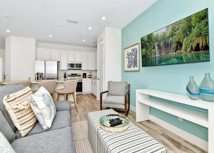 Pistachio Palace - Sleeps 10