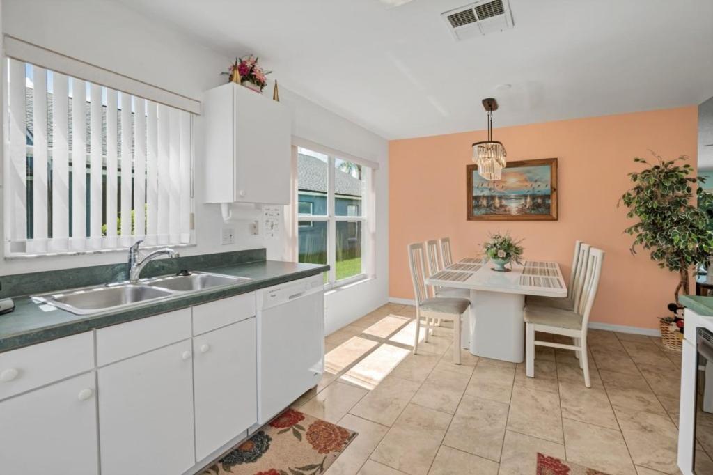 1566 Oak Hill Trail #105715 *