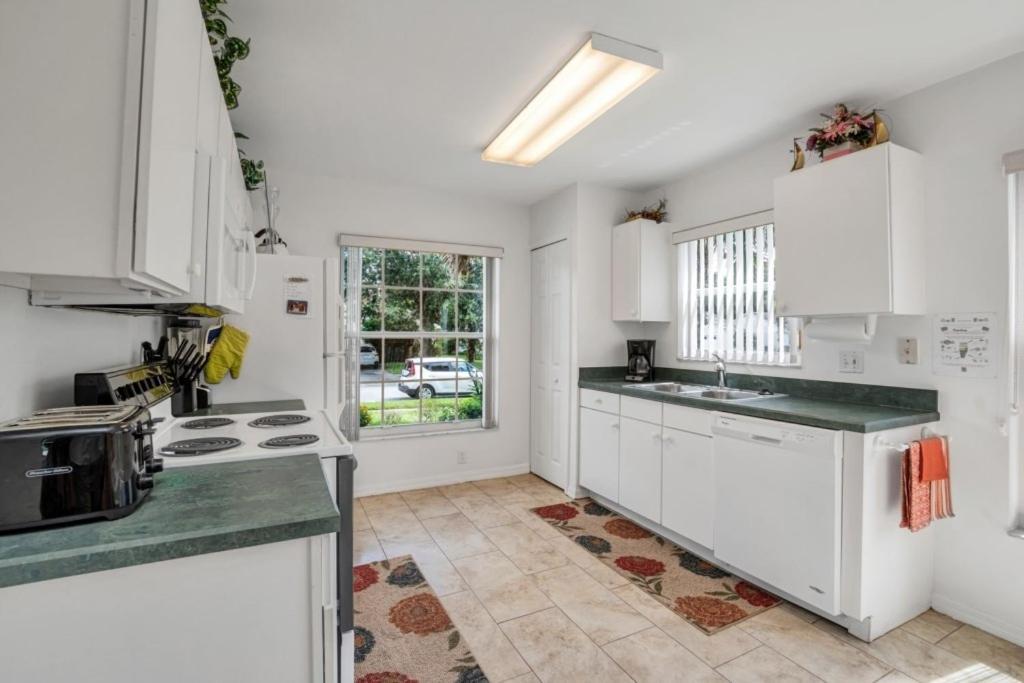 1566 Oak Hill Trail #105715
