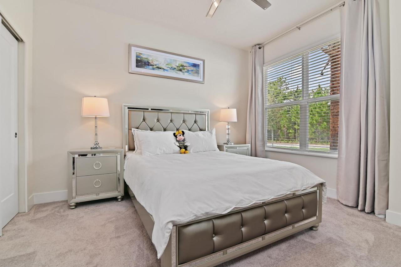 Holiday home New Modern & Spacious Townhouse Near - 4br And 3fb