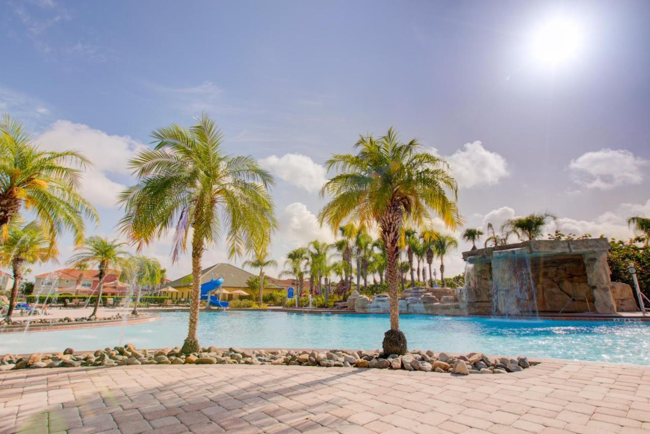Private Pool Themed Theater Near Orlando