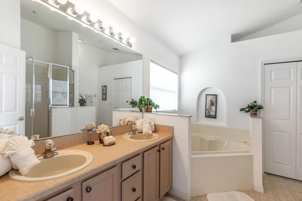 #253-modern 4 Bed With Own Private Pool Close To *