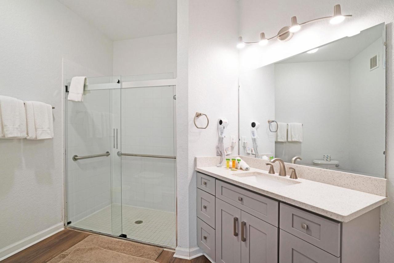 Holiday home 3 Bed 2 Bt 103 Remodeled! Wow!
