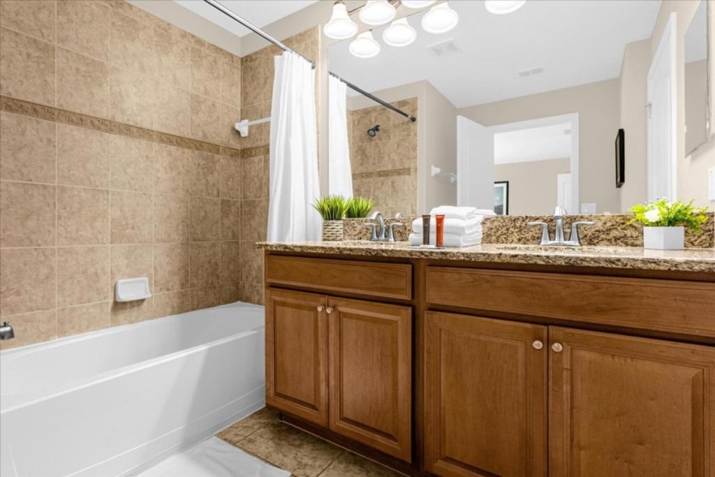 Holiday home 4 Bedrooms - 3 Bathrooms - Paradise Palms 2951 Bp