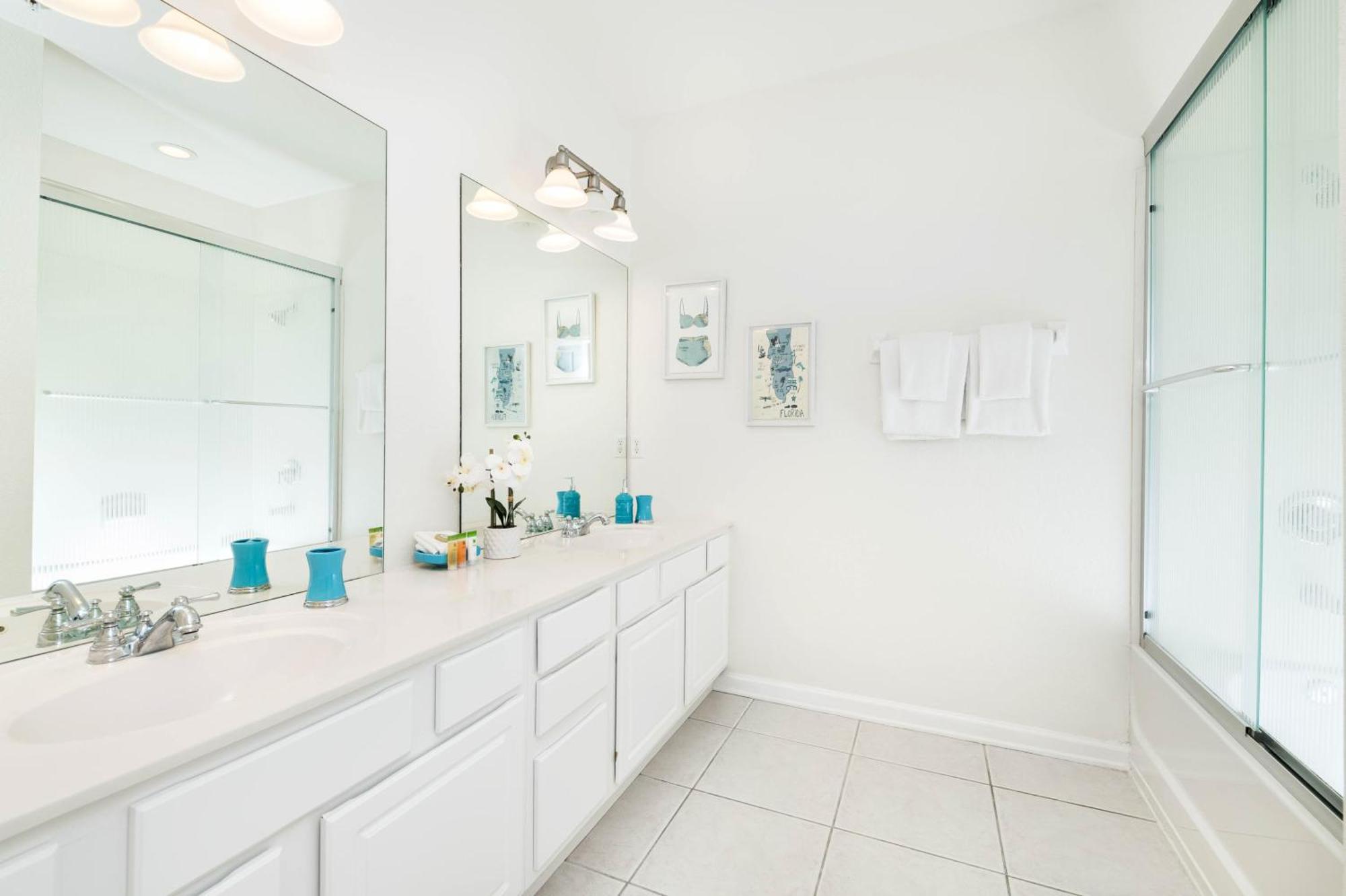 Beautiful Newly Updated Townhome Sleeps 10 * Orlando
