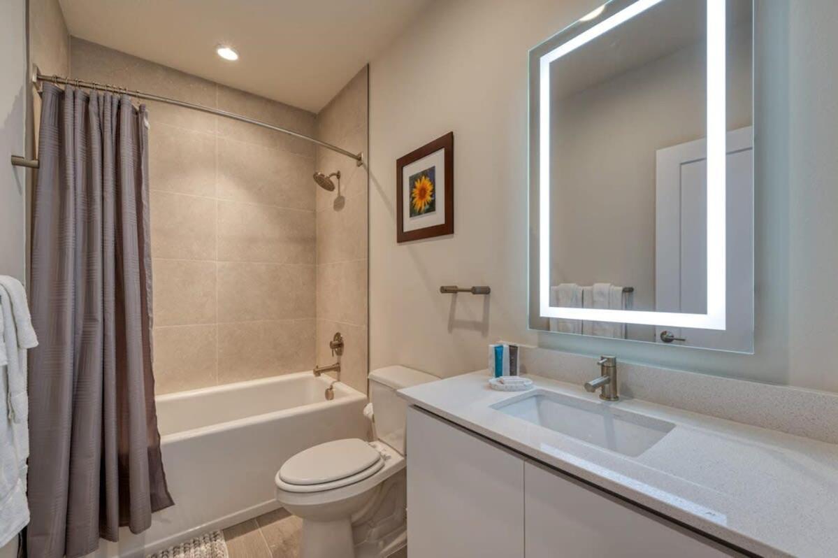 Spacious New Modern Retreat Holiday home Orlando