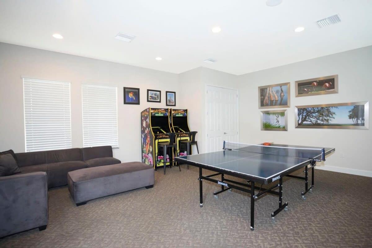 Spacious New Modern Retreat *