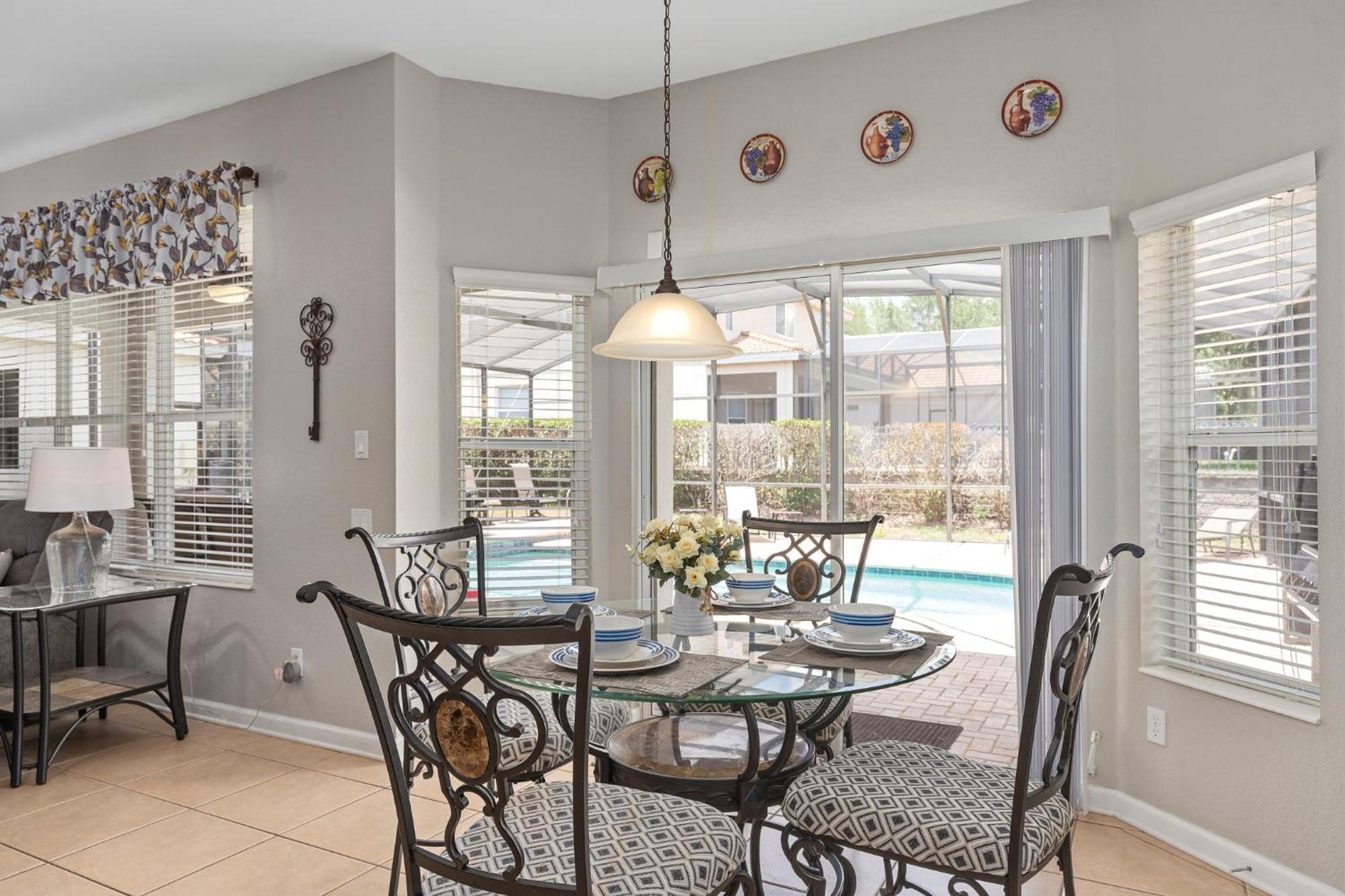 Modern Luxury 6 Bed Pool Close To