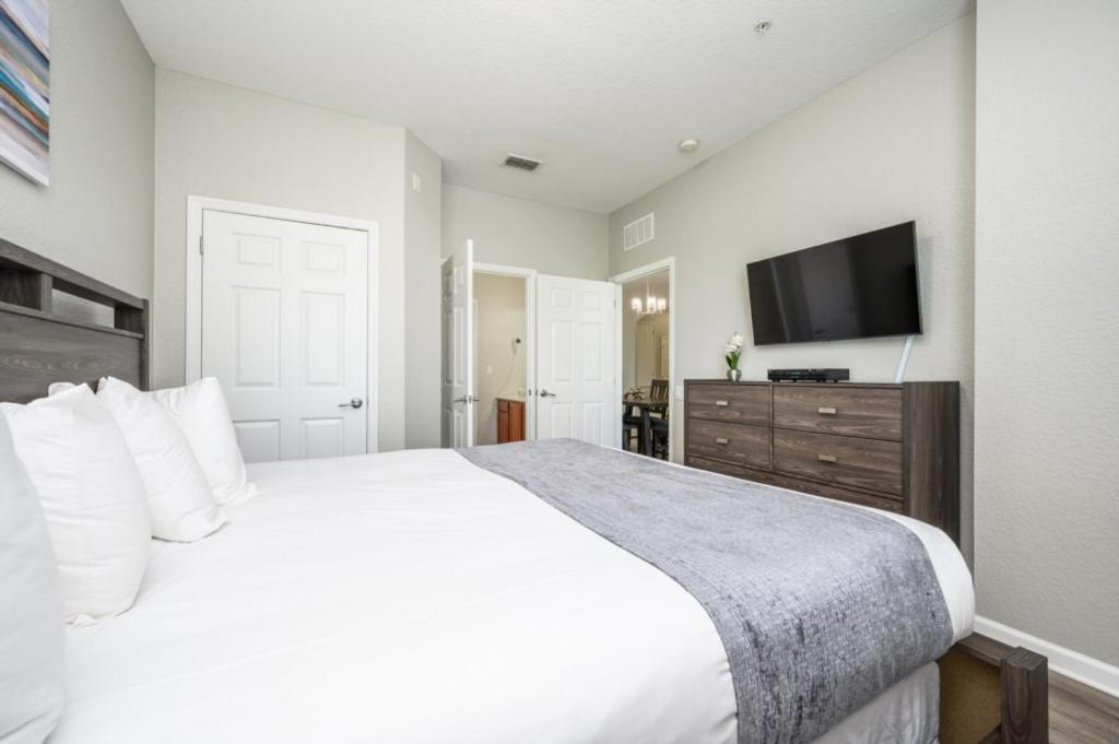 Apartment New Listing Beautiful Vacation - 3018 *