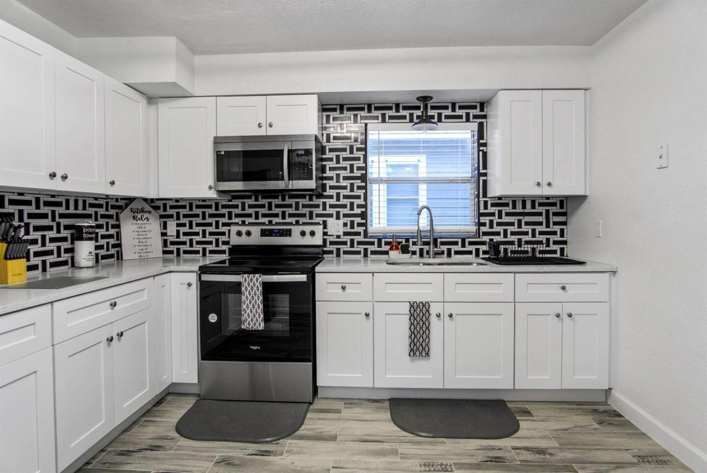Holiday home 2br Pool Escape Pet-perfect, Kid-approved *