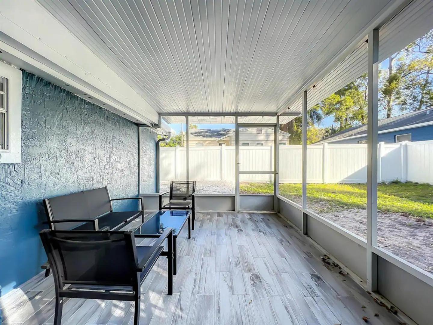 Guest house 1br Near Downtown Wi-fi Pet Friendly *