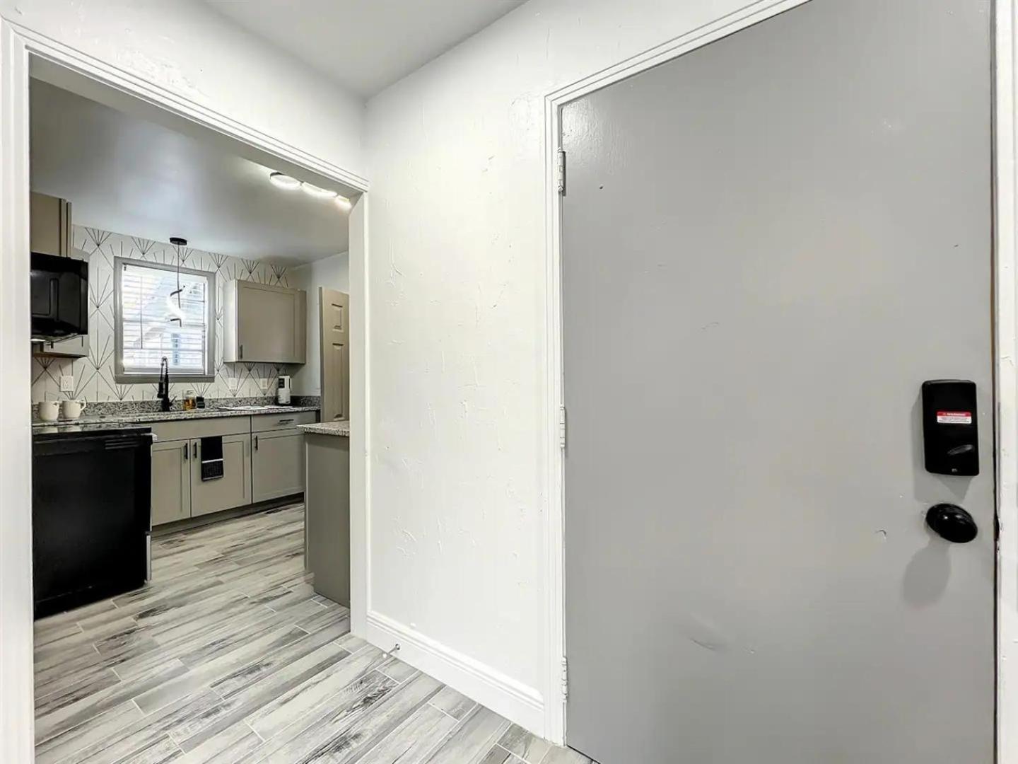 1br Near Downtown Wi-fi Pet Friendly Guest house *