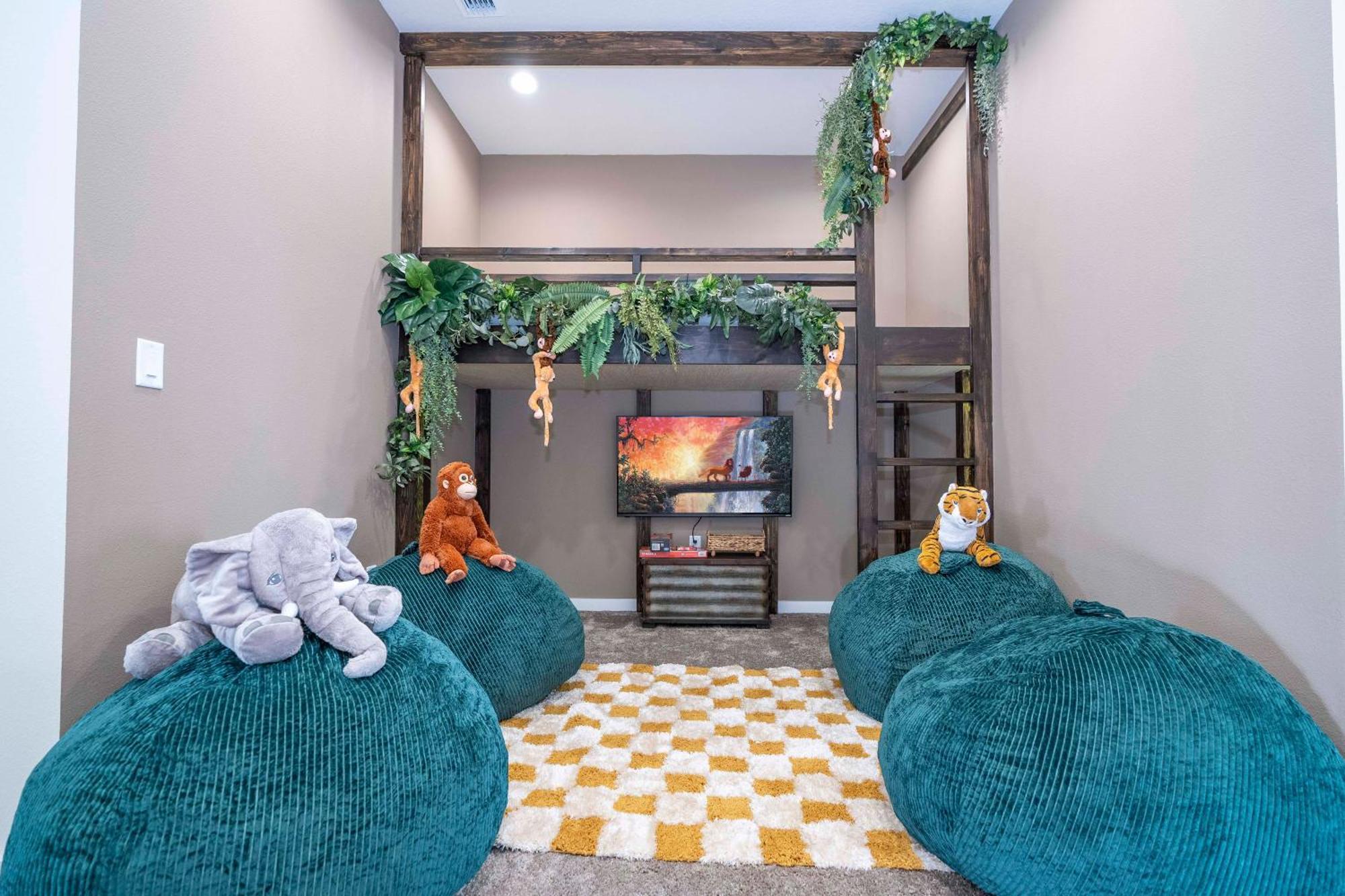 Welcome To The Lion Nest. A Savanna-inspired Oasis Holiday home *