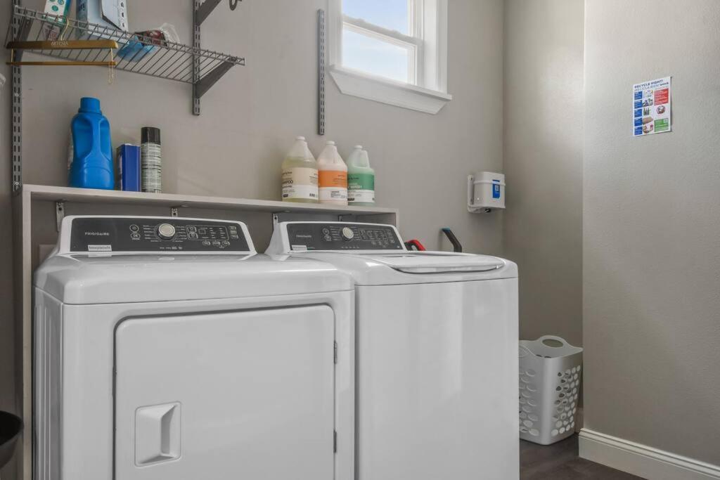 5 Bdr 4,5 Bth - Pool Table - Fenced Yard * Orlando