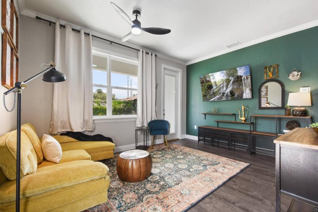 5 Bdr 4,5 Bth - Pool Table - Fenced Yard *