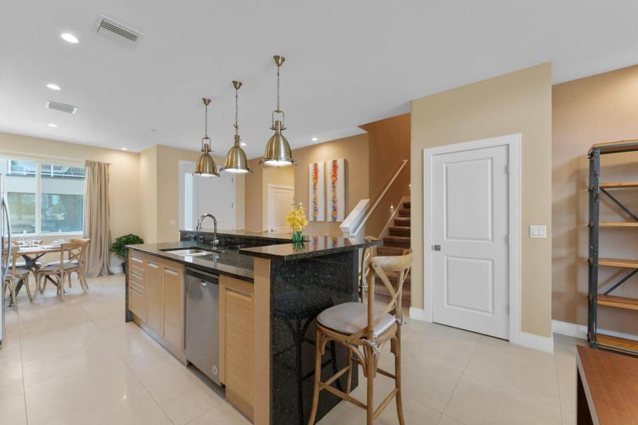 Luxury 4br Townhouse Next To 3173