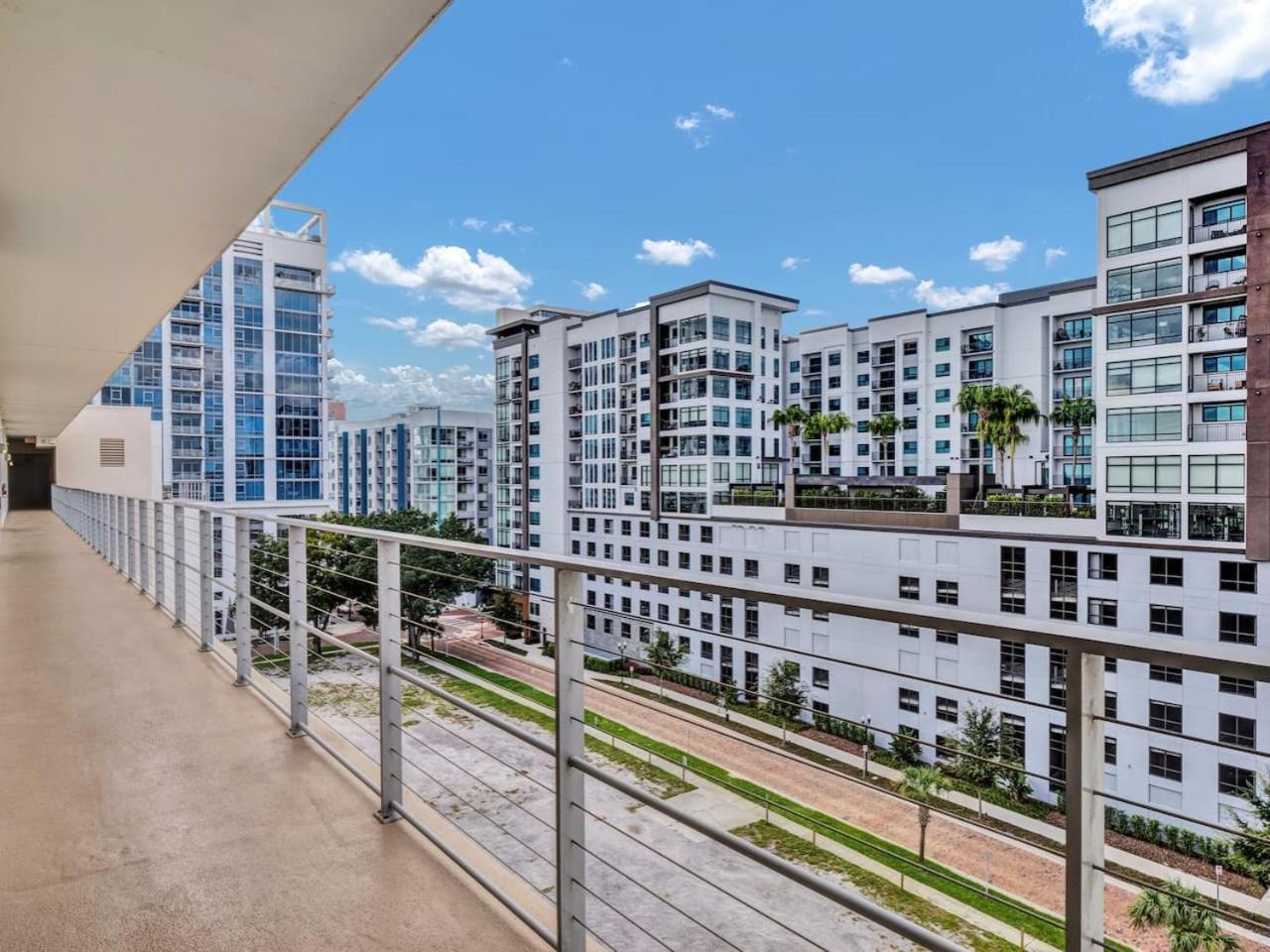 Extra Large 1 Bdrm & Gym Apartment *