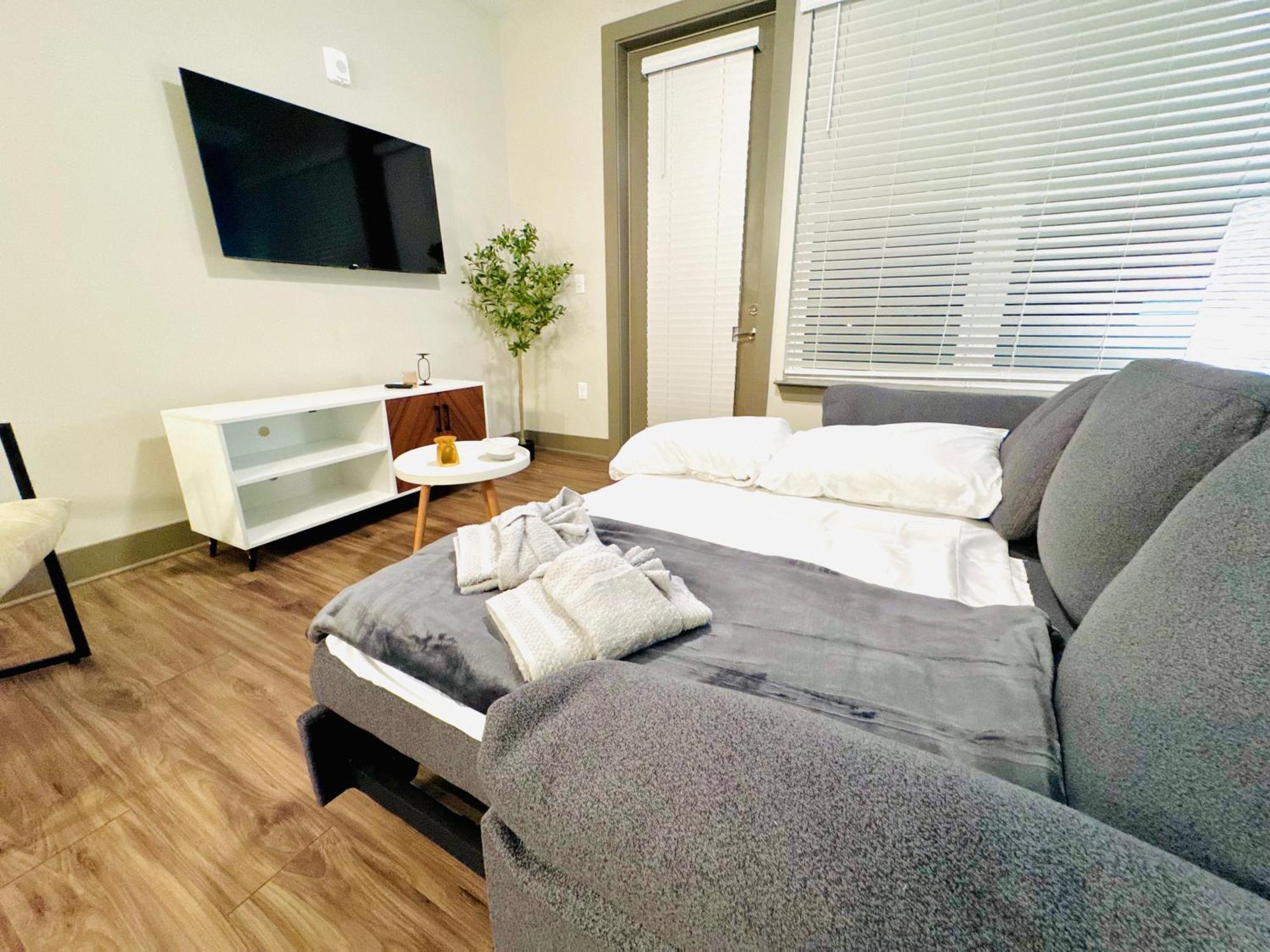 Apartment Full Apartment, King Bed, Pet-friendly, 15 Min To Parks, Resort-style Amenities