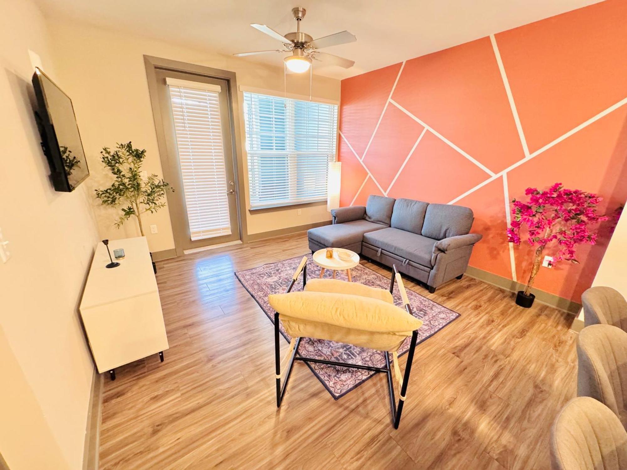 Full Apartment, King Bed, Pet-friendly, 15 Min To Parks, Resort-style Amenities