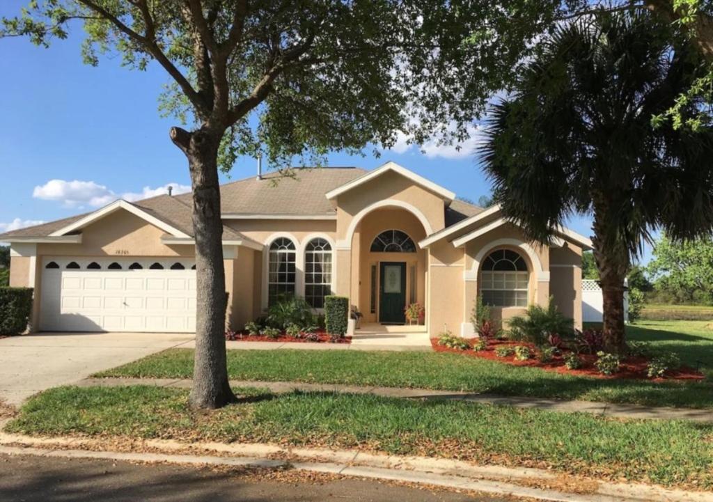 Hidden Waterfront Oasis - 18 Minutes To The Villa