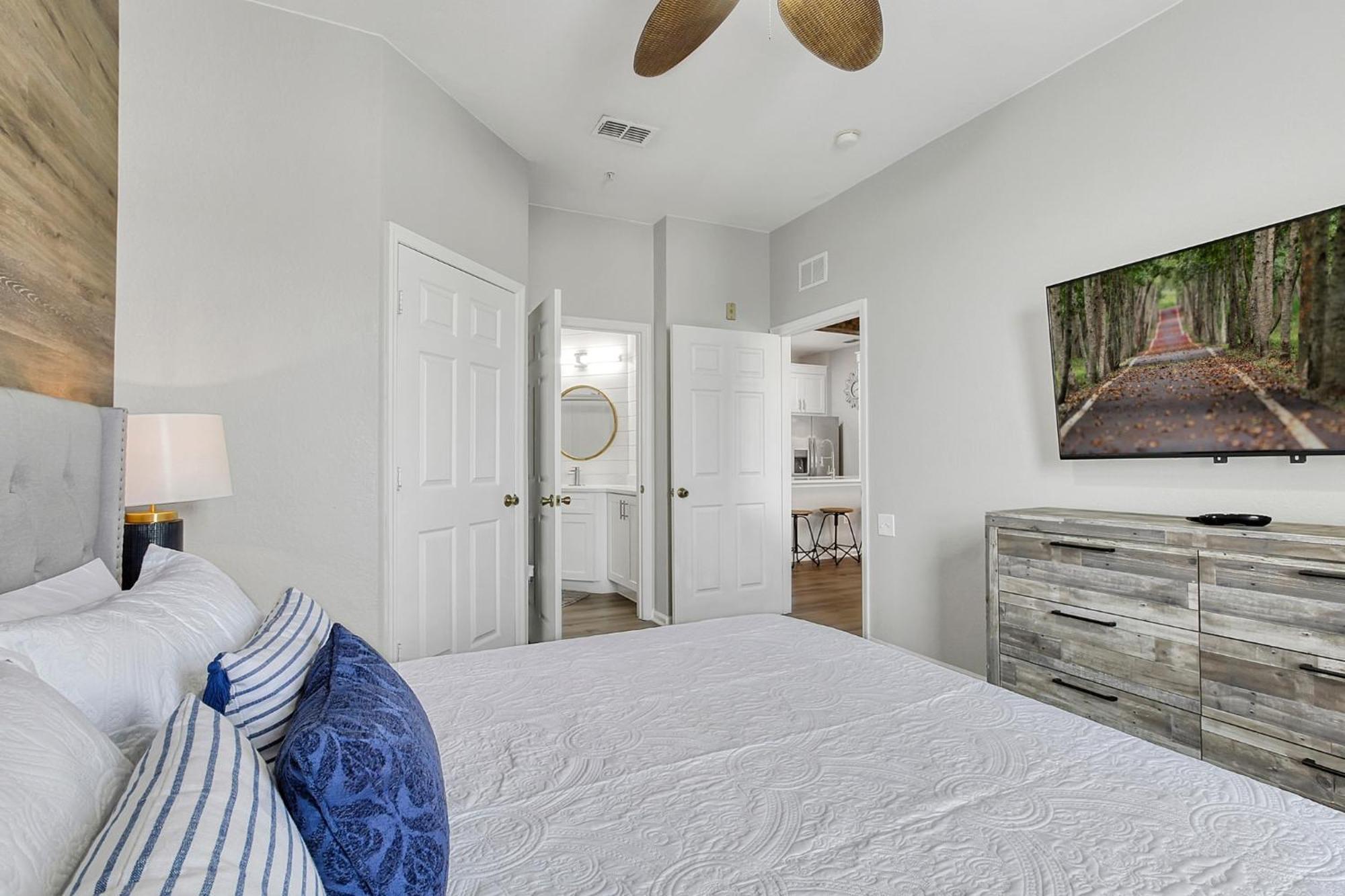 The Perch-2 Miles From Disney, Movie Theatre & Water Park Orlando