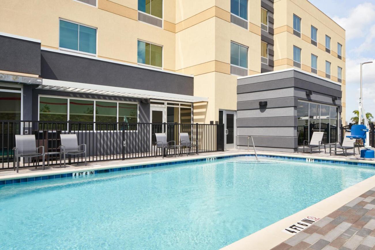 Fairfield By Marriott & At Millenia Hotel *